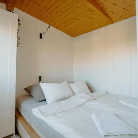 Kolokemp Pri Sukromnom Jazere Boldog Casa vacanze *