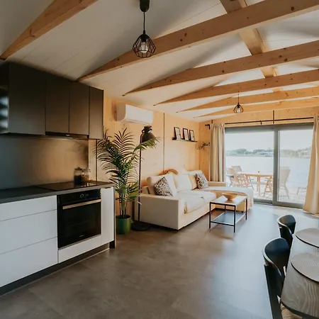 Kolokemp Pri Sukromnom Jazere Boldog *