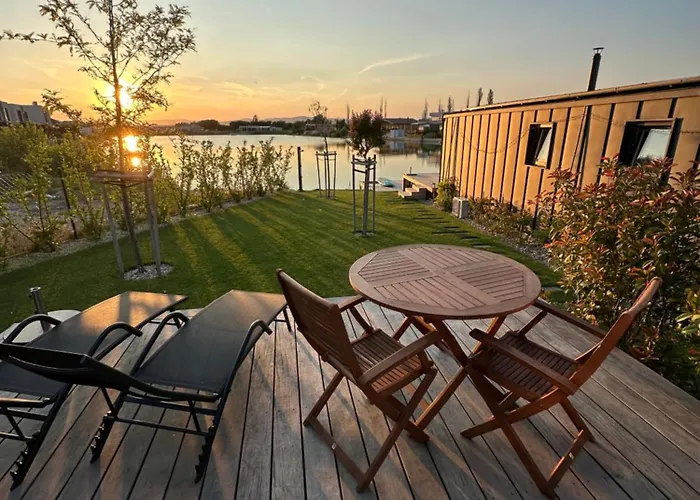 Kolokemp Pri Sukromnom Jazere Boldog Дом отдыха *