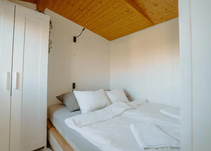 Kolokemp Pri Sukromnom Jazere Boldog Дом отдыха *