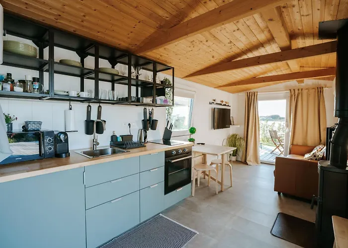 Kolokemp Pri Sukromnom Jazere Boldog Дом отдыха