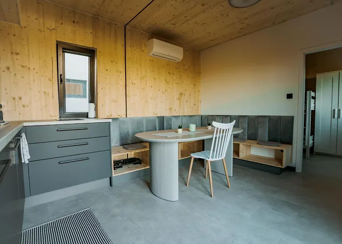 Kolokemp Pri Sukromnom Jazere Boldog Дом отдыха