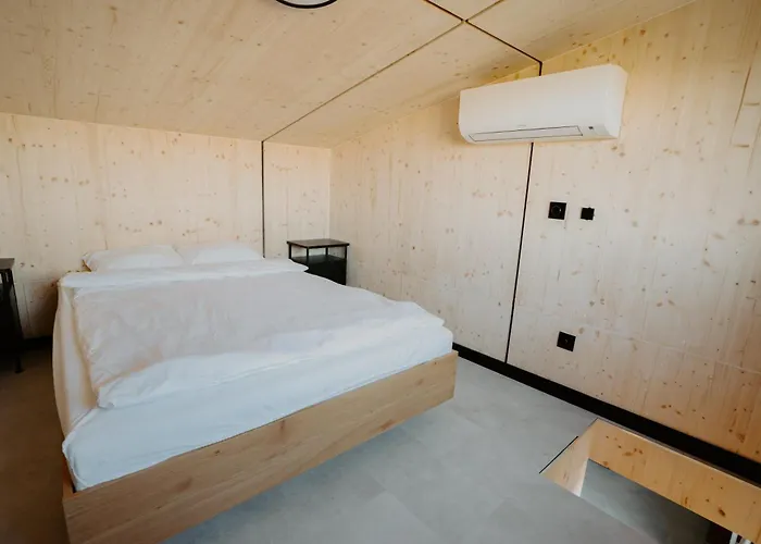 Kolokemp Pri Sukromnom Jazere Boldog Дом отдыха *